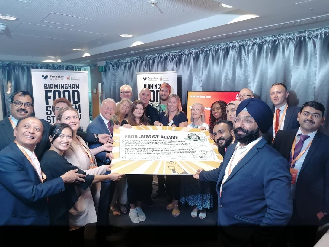 City leaders signing the Food Justice Pledge